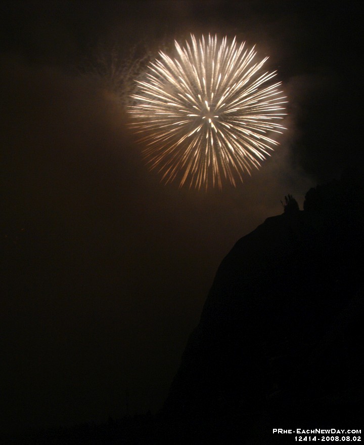 12414CrShRe - Canada's display, International Fireworks Competition, Montmorency Falls